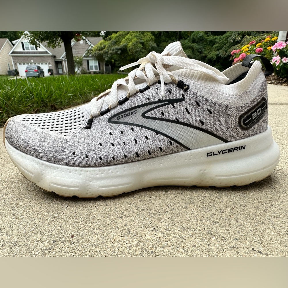 BROOKS GLYCERIN STEALTHFIT 20 WOMENS RUNNING SHOE- size 9.0